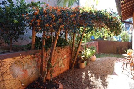 Casa de condomínio para alugar com 323m², 4 quartos e 5 vagasÁrea Externa