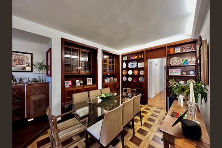 Casa à venda com 250m², 3 quartos e 3 vagas Casa à venda com 250m², 3 quartos e 3 vagasSala