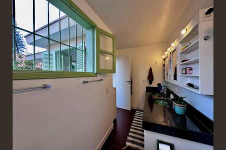 Casa à venda com 250m², 3 quartos e 3 vagas Casa à venda com 250m², 3 quartos e 3 vagasBanheiro Suíte