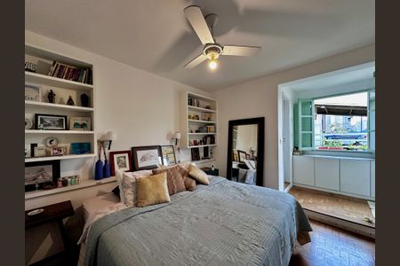 Casa à venda com 250m², 3 quartos e 3 vagas Casa à venda com 250m², 3 quartos e 3 vagasSuíte