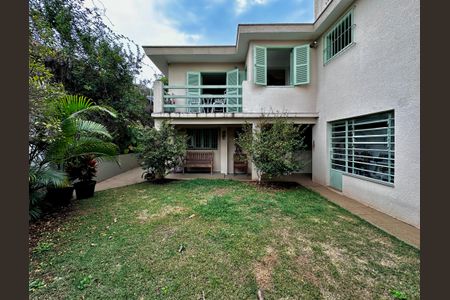 Casa à venda com 250m², 3 quartos e 3 vagas Casa à venda com 250m², 3 quartos e 3 vagasQuintal