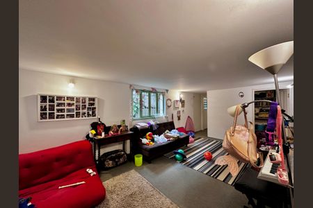 Casa à venda com 250m², 3 quartos e 3 vagas Casa à venda com 250m², 3 quartos e 3 vagasPorão