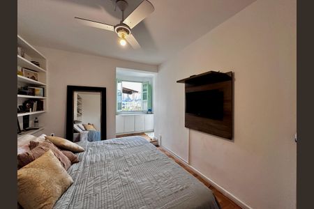 Casa à venda com 250m², 3 quartos e 3 vagas Casa à venda com 250m², 3 quartos e 3 vagasSuíte
