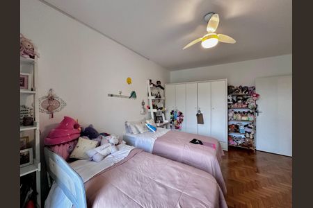 Casa à venda com 250m², 3 quartos e 3 vagas Casa à venda com 250m², 3 quartos e 3 vagasQuarto