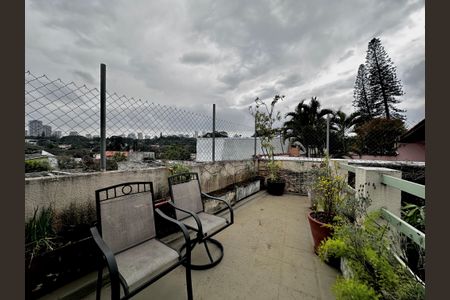 Casa à venda com 250m², 3 quartos e 3 vagas Casa à venda com 250m², 3 quartos e 3 vagasChurrasqueira