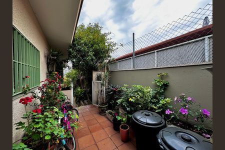 Casa à venda com 250m², 3 quartos e 3 vagas Casa à venda com 250m², 3 quartos e 3 vagasQuintal