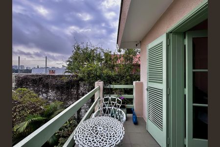 Casa à venda com 250m², 3 quartos e 3 vagas Casa à venda com 250m², 3 quartos e 3 vagasSacada Quarto