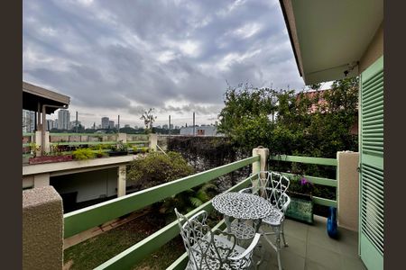 Casa à venda com 250m², 3 quartos e 3 vagas Casa à venda com 250m², 3 quartos e 3 vagasSacada Quarto