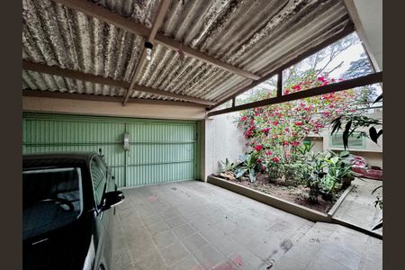 Casa à venda com 250m², 3 quartos e 3 vagas Casa à venda com 250m², 3 quartos e 3 vagasGaragem