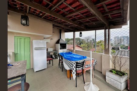 Casa à venda com 250m², 3 quartos e 3 vagas Casa à venda com 250m², 3 quartos e 3 vagasChurrasqueira