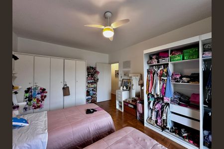 Casa à venda com 250m², 3 quartos e 3 vagas Casa à venda com 250m², 3 quartos e 3 vagasQuarto