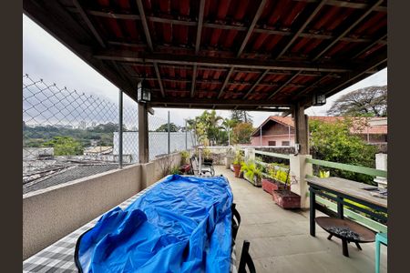 Casa à venda com 250m², 3 quartos e 3 vagas Casa à venda com 250m², 3 quartos e 3 vagasChurrasqueira
