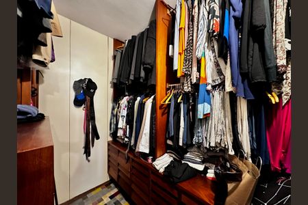 Casa à venda com 250m², 3 quartos e 3 vagas Casa à venda com 250m², 3 quartos e 3 vagasCloset Suíte