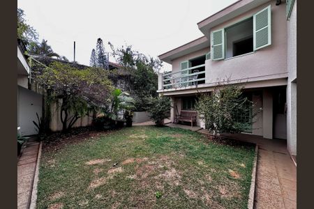 Casa à venda com 250m², 3 quartos e 3 vagas Casa à venda com 250m², 3 quartos e 3 vagasQuintal