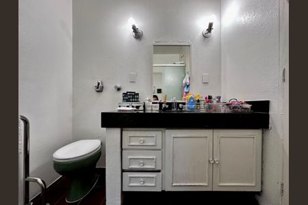 Casa à venda com 250m², 3 quartos e 3 vagas Casa à venda com 250m², 3 quartos e 3 vagasBanheiro Social