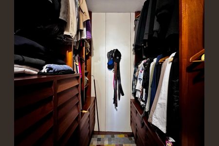 Casa à venda com 250m², 3 quartos e 3 vagas Casa à venda com 250m², 3 quartos e 3 vagasCloset Suíte
