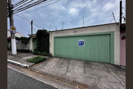 Casa à venda com 250m², 3 quartos e 3 vagas Casa à venda com 250m², 3 quartos e 3 vagasFachada
