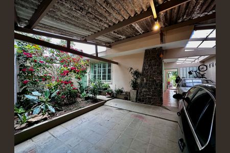 Casa à venda com 250m², 3 quartos e 3 vagas Casa à venda com 250m², 3 quartos e 3 vagasGaragem