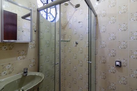 Casa à venda com 250m², 4 quartos e 5 vagasBanheiro da Suíte 2