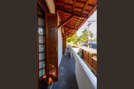 Casa à venda com 250m², 4 quartos e 5 vagas Suíte 1 varanda