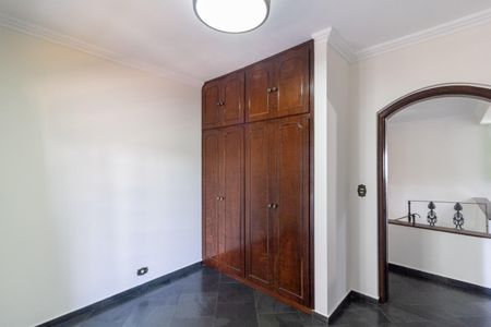 Casa à venda com 250m², 4 quartos e 5 vagasQuarto 