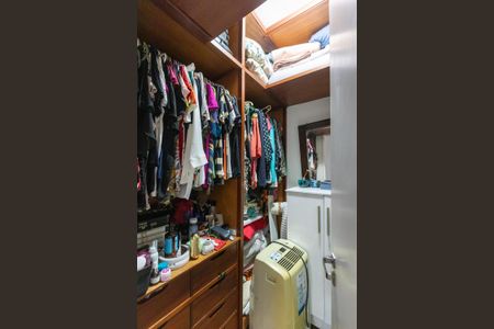 Apartamento à venda com 110m², 3 quartos e 2 vagas Apartamento à venda com 110m², 3 quartos e 2 vagasCloset da suíte