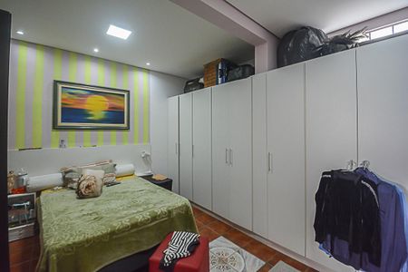 Casa à venda com 430m², 3 quartos e 4 vagasQuarto de Serviço