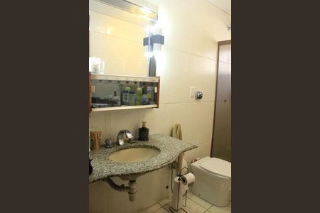 Apartamento à venda com 118m², 3 quartos e 2 vagasBanheiro social