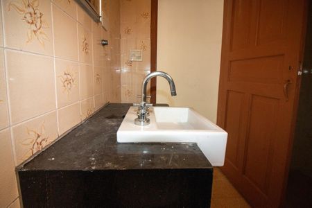 Casa para alugar com 76m², 2 quartos e 1 vagaBanheiro