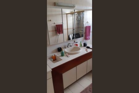 Casa à venda com 233m², 3 quartos e 2 vagas