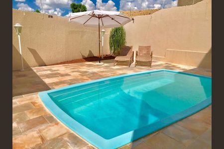 Casa à venda com 233m², 3 quartos e 2 vagas