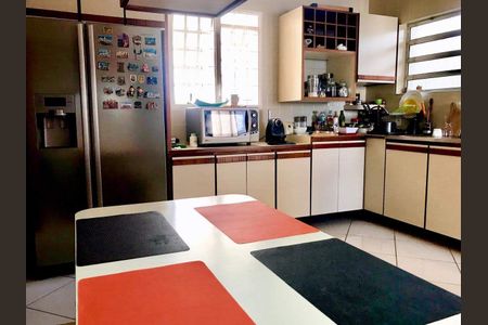 Casa à venda com 233m², 3 quartos e 2 vagas