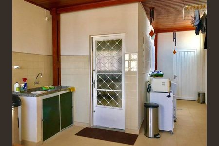 Casa à venda com 233m², 3 quartos e 2 vagas