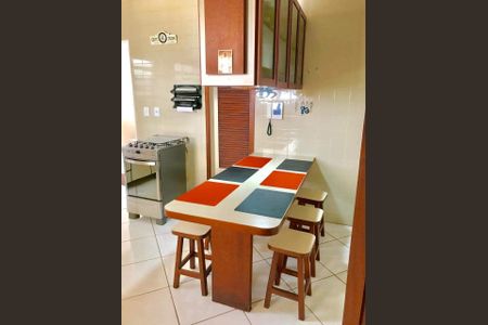 Casa à venda com 233m², 3 quartos e 2 vagas