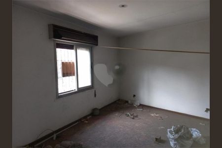 Casa à venda com 161m², 4 quartos e 2 vagas