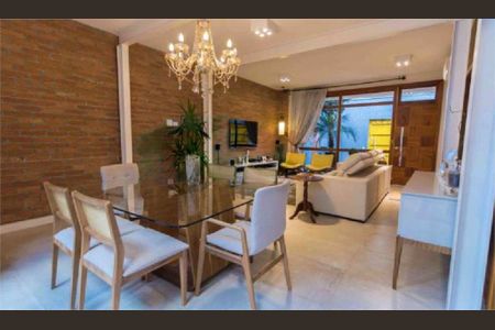 Casa à venda com 140m², 2 quartos e 2 vagas