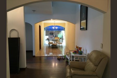 Casa à venda com 176m², 3 quartos e 3 vagas