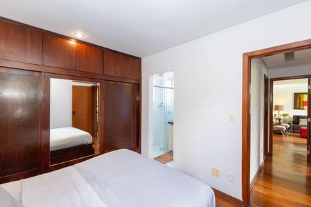 Apartamento à venda com 100m², 3 quartos e 2 vagas Apartamento à venda com 100m², 3 quartos e 2 vagasSuíte