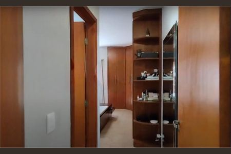 Casa à venda com 240m², 4 quartos e 2 vagas