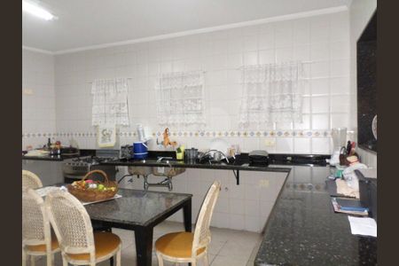 Casa de condomínio à venda com 198m², 3 quartos e 2 vagas