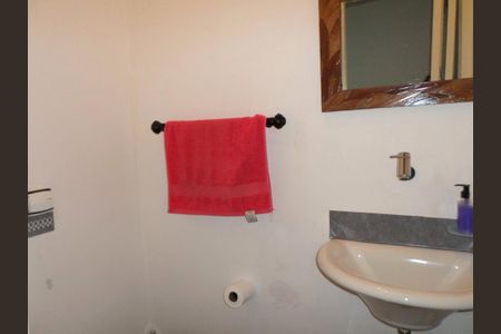Casa de condomínio à venda com 198m², 3 quartos e 2 vagas