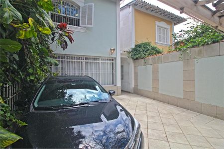 Casa à venda com 168m², 3 quartos e 2 vagas
