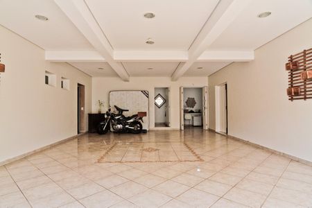 Casa à venda com 320m², 4 quartos e 6 vagas Casa à venda com 320m², 4 quartos e 6 vagasGaragem
