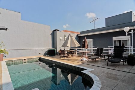 Casa à venda com 320m², 4 quartos e 6 vagas Casa à venda com 320m², 4 quartos e 6 vagasÁrea Externa