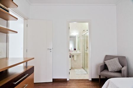 Casa à venda com 320m², 4 quartos e 6 vagas Casa à venda com 320m², 4 quartos e 6 vagasSuíte 3