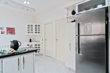 Casa à venda com 320m², 4 quartos e 6 vagas Casa à venda com 320m², 4 quartos e 6 vagasCozinha