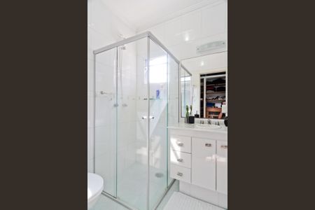 Casa à venda com 320m², 4 quartos e 6 vagas Casa à venda com 320m², 4 quartos e 6 vagasBanheiro da Suíte