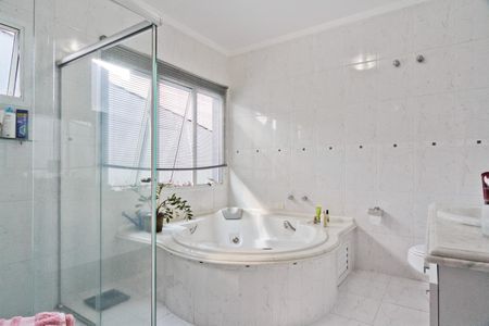 Casa à venda com 320m², 4 quartos e 6 vagas Casa à venda com 320m², 4 quartos e 6 vagasBanheiro da Suíte 4