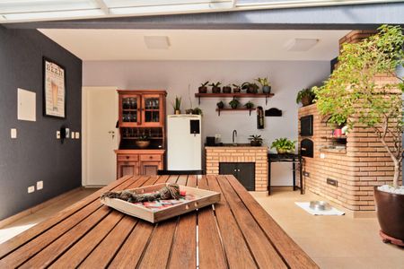 Casa à venda com 320m², 4 quartos e 6 vagas Casa à venda com 320m², 4 quartos e 6 vagasÁrea Externa