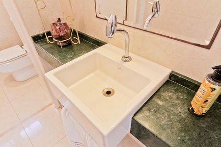 Casa à venda com 320m², 4 quartos e 6 vagas Casa à venda com 320m², 4 quartos e 6 vagasLavabo